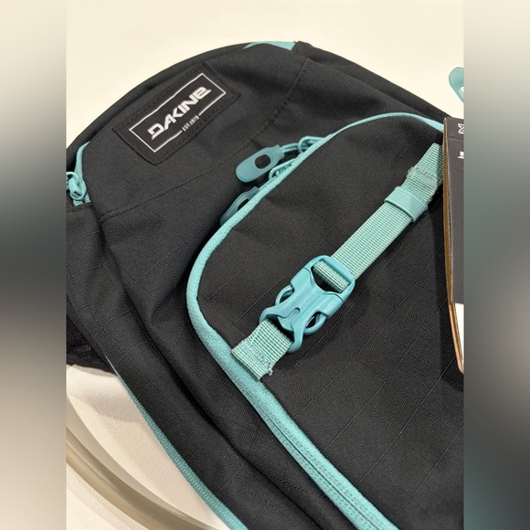 Dakine Women’s Session 8L Bike Hydration Backpack Pack Black Teal Bag NWT main image 5